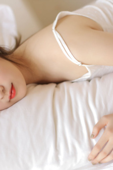一面亲上边一面膜下边表达